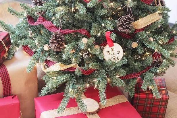 1 Christmas Tree, 6 Different Ways | HGTV