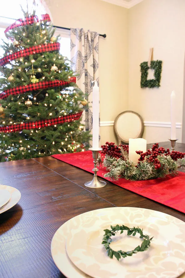 10 Ways to Achieve a Cozy Holiday Home on a Budget