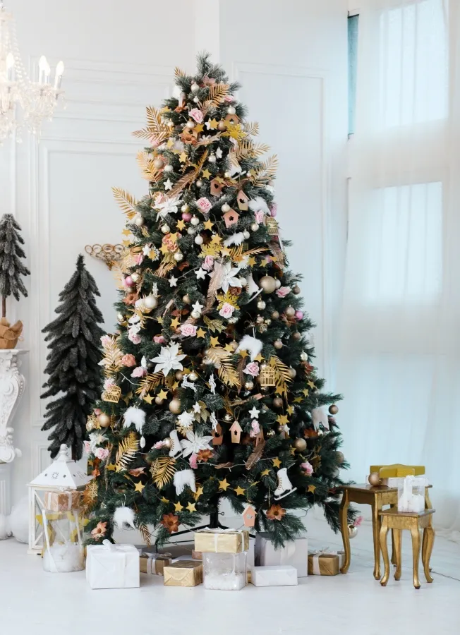 12 Gorgeous Christmas Tree Theme Decorations - Town & Country Living