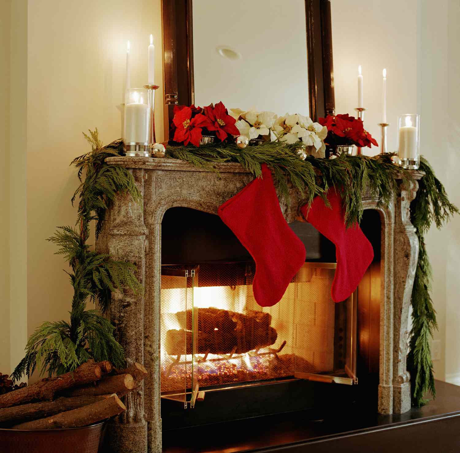 12 Holiday Mantel Décor Ideas