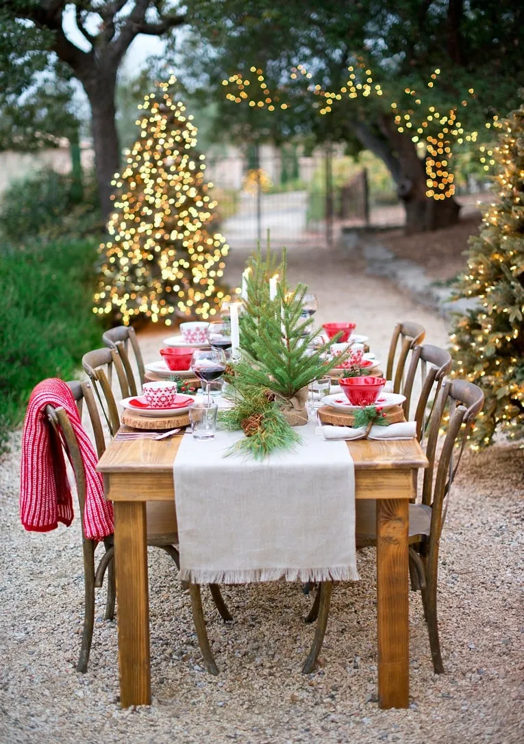 14 Festive Holiday Tablescapes to Inspire You! - Pizzazzerie