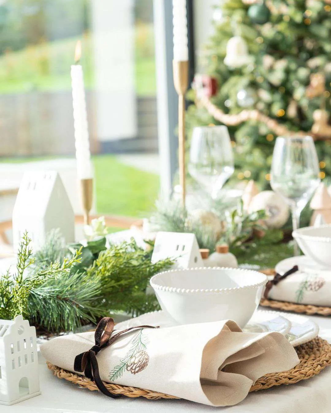 14 Napkin Folding Ideas That Will Complete Your Holiday Tablescape