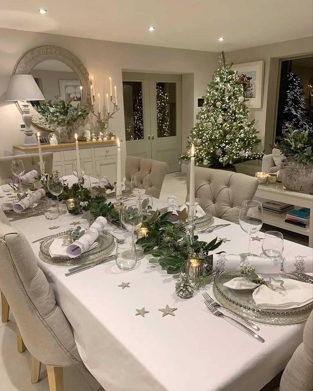 15 Christmas Centerpiece Ideas That Create a Stunning Holiday Focal Point