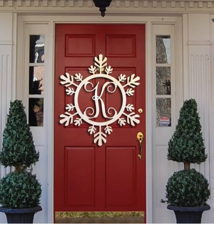 15 Christmas Door Decoration Ideas (With Inspiring Photos) | Apartment  Therapy