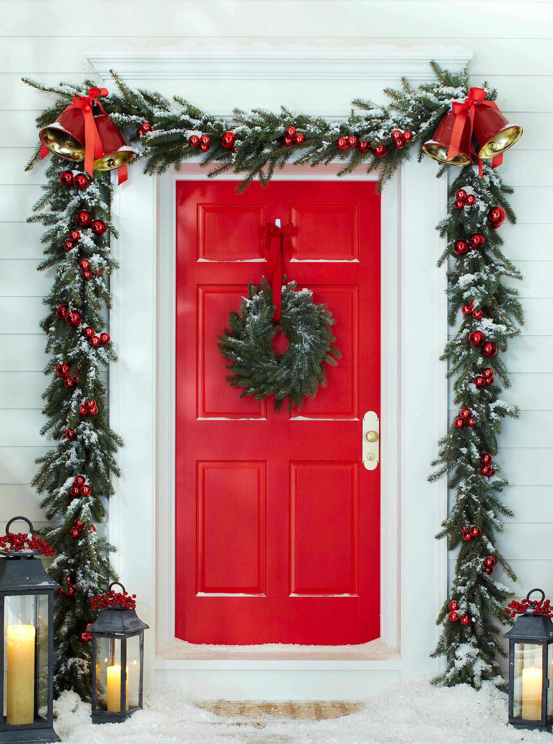 15 Farmhouse Christmas Porch Ideas for a Warm Welcome