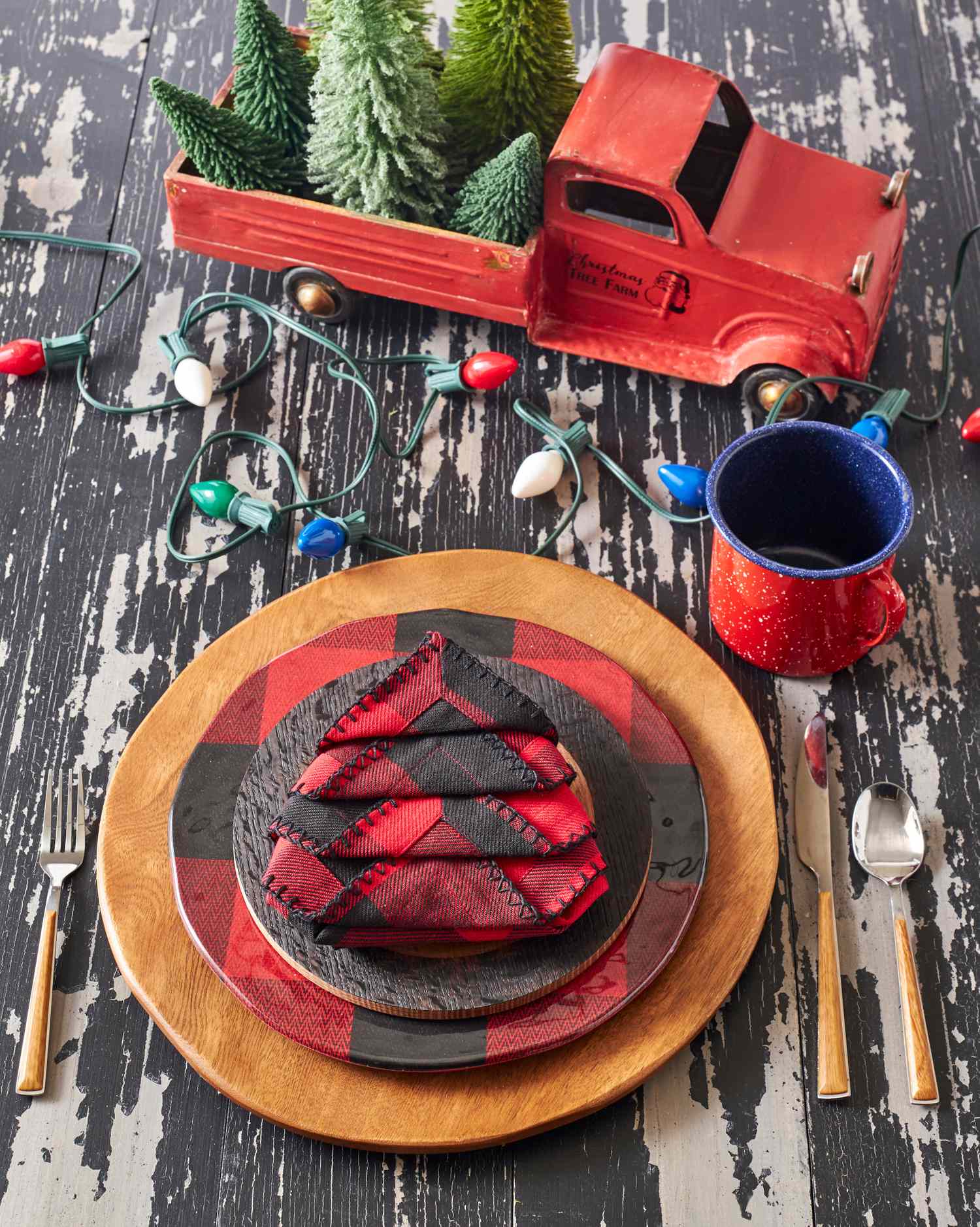 19 Festive Christmas Napkin Folding Ideas