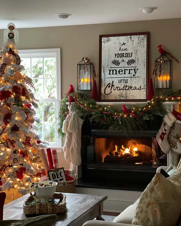 20 Beautiful Rustic Christmas Mantel Decoration Ideas to Inspire Your Holiday Home - Decor Home Original