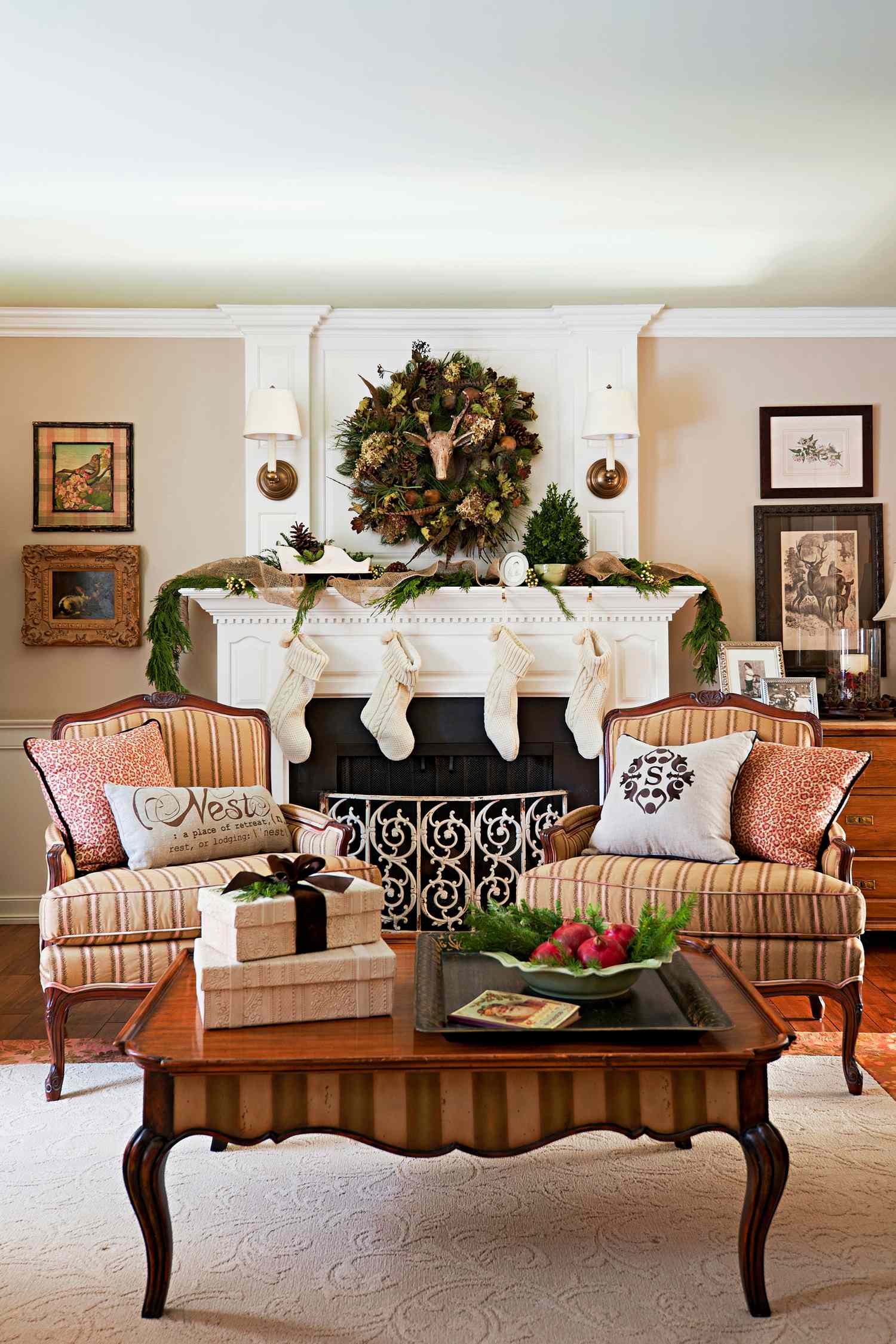 20 Festive Christmas Living Rooms