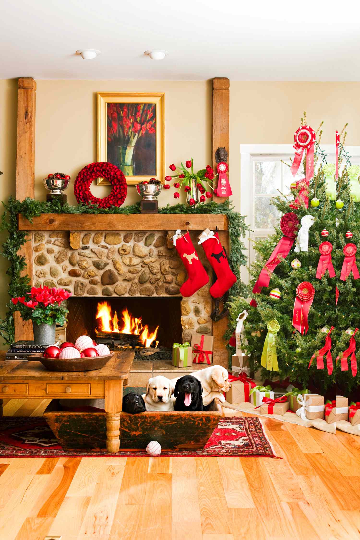 20 Festive Christmas Living Rooms