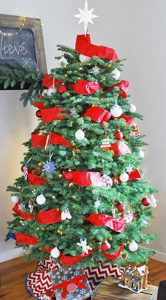 20 Traditional Christmas Tree Ideas, Decorations and Ornaments! (With Home  Tours!) • The Budget Decorator