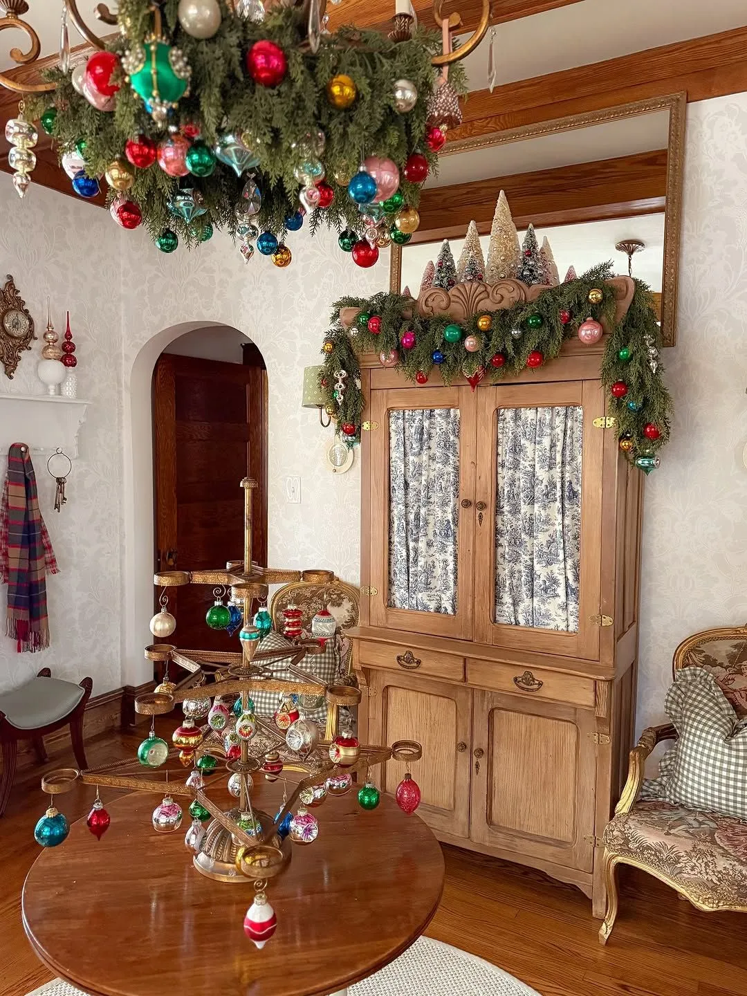 20 Vintage Christmas Decor Ideas That Make Your Tree Look Like a Collected  Heirloom, Not a Store Display