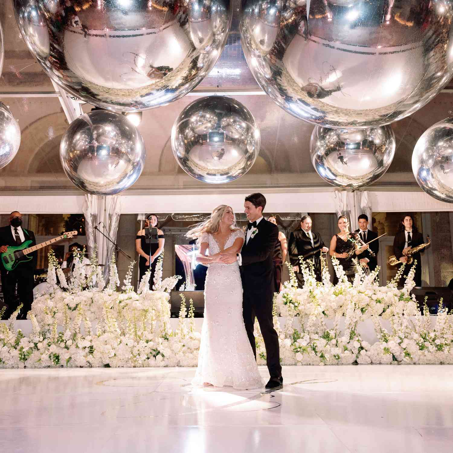 22 Wedding Band Staging Décor Ideas