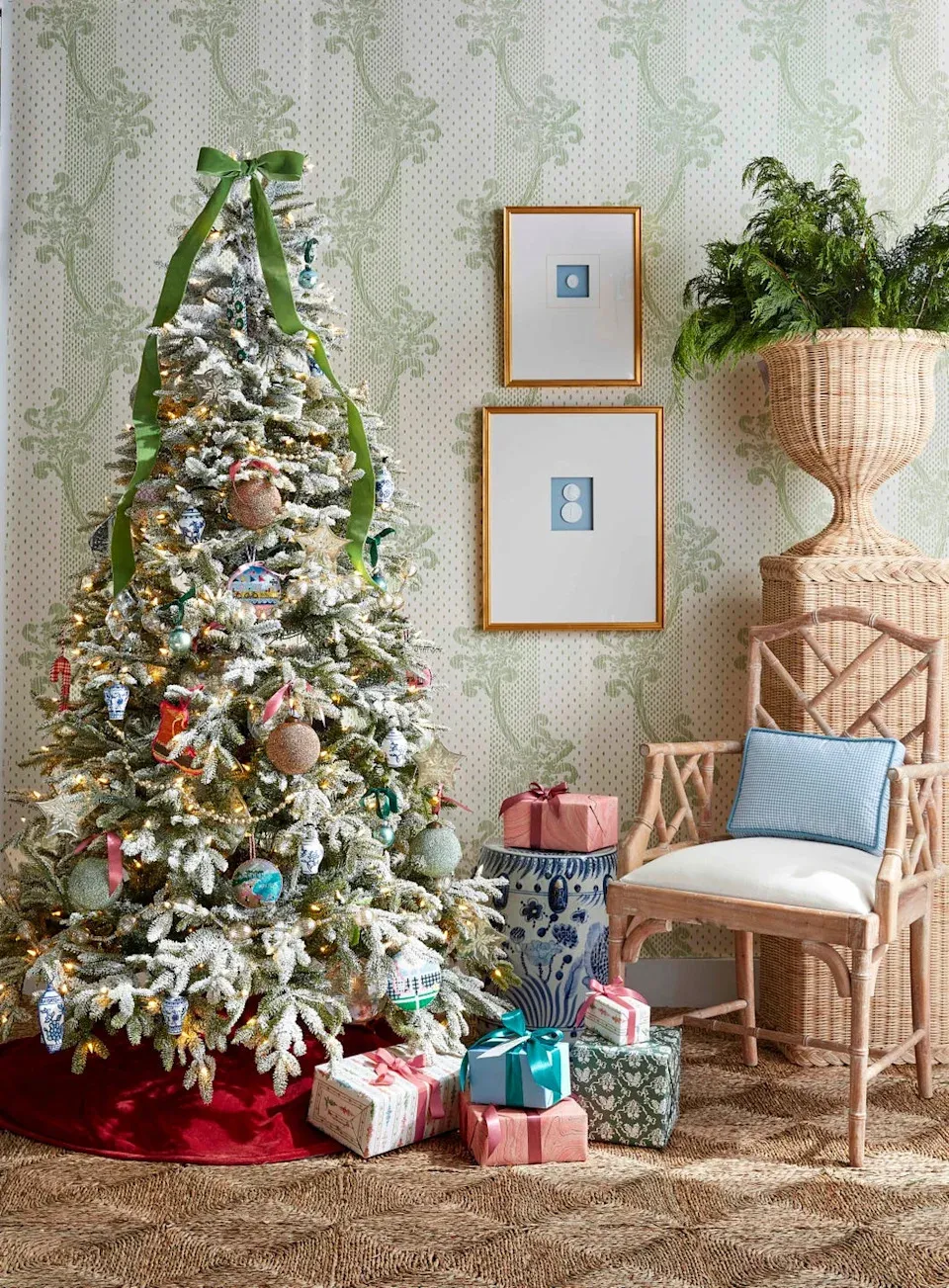 23 Best Christmas Tree Ribbon Decorating Ideas to Twirl Up Your Tree