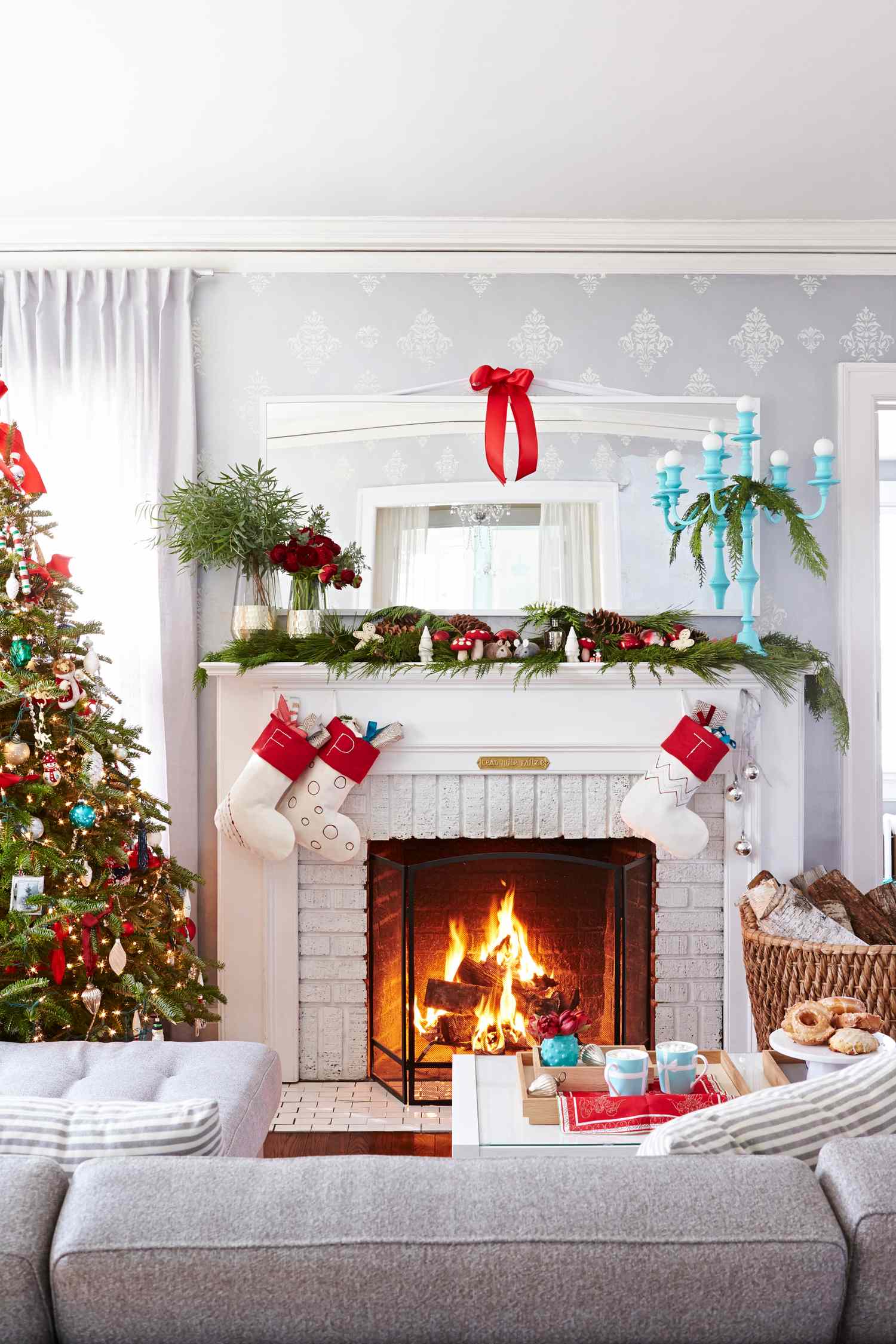24 Red and White Christmas Decor Ideas for a Classic Holiday Home