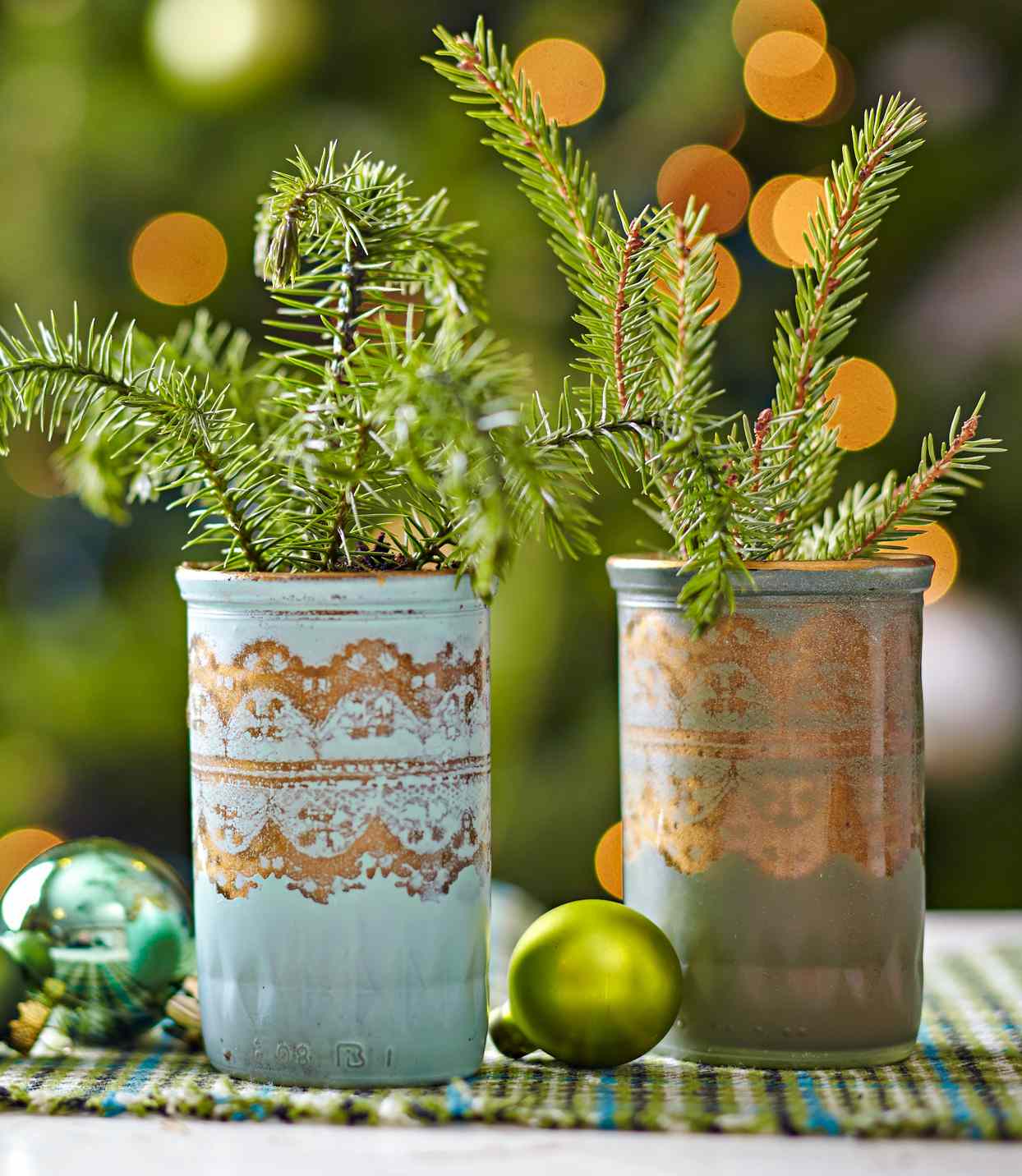 27 Christmas Mason Jar Crafts You Can Make Today