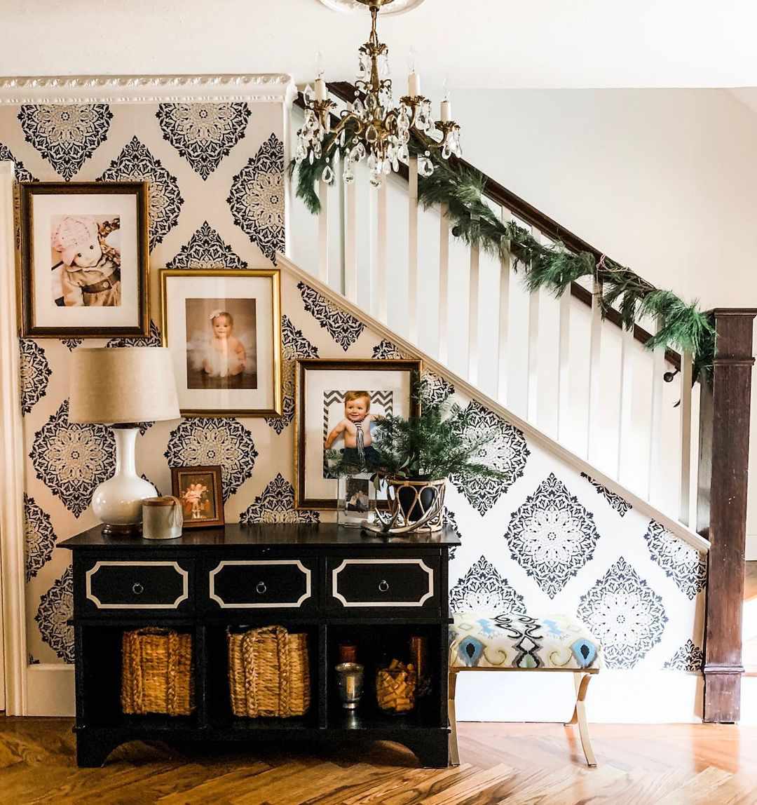 28 Entryway Wallpaper Ideas That Are Full of Character