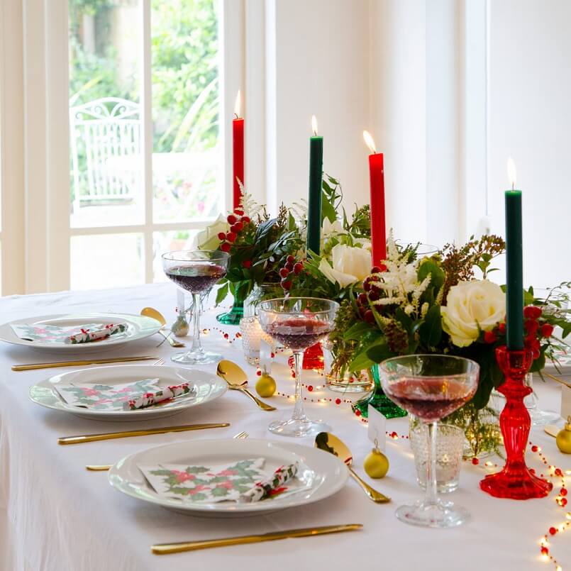 3 Red and Green Festive Table Decorating Ideas | Archi-living.com - Web  Magazine by Architects and Designers
