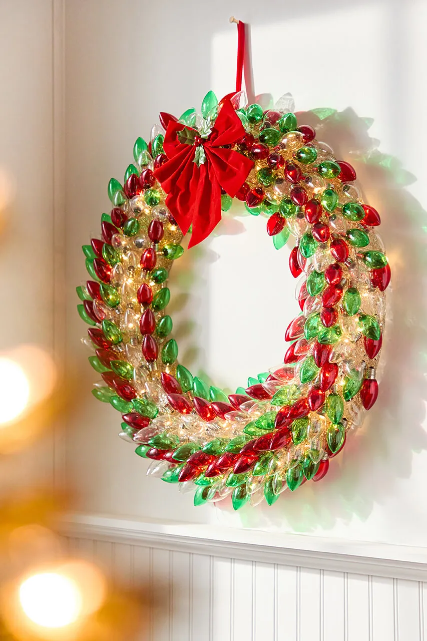 30' Mr. Christmas C9 Bulb Wreath - Red, Green & Clear - Decorator's  Warehouse