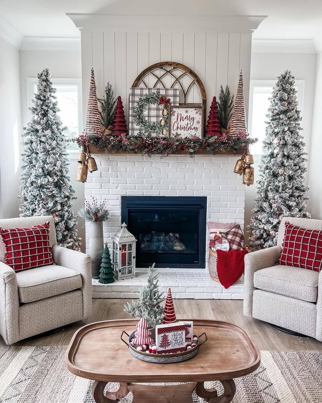 32 Gorgeous Christmas Mantel Decorating Ideas