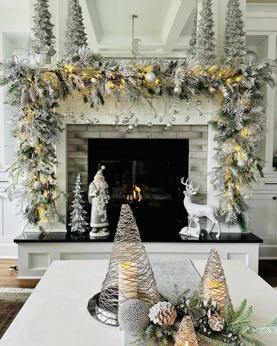 32 Gorgeous Christmas Mantel Decorating Ideas