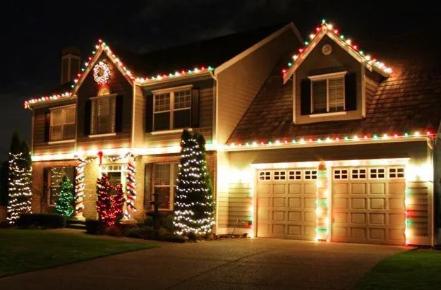 33 Dazzling Ideas for Winter Decorating with Christmas Lights