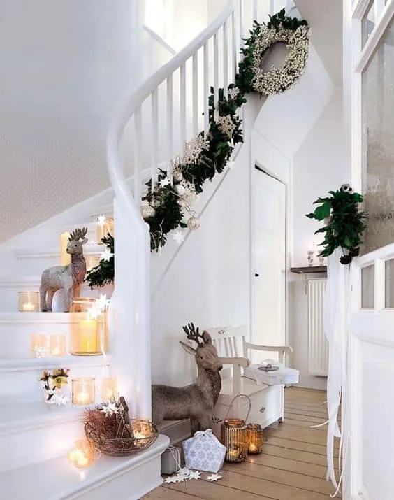 33 Ideas- Decorating Christmas Stairs