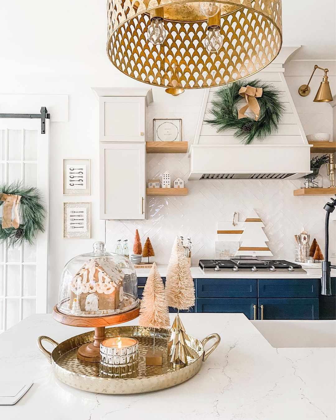 38 Christmas Kitchen Decor Ideas For Extra Holiday Cheer While Cooking