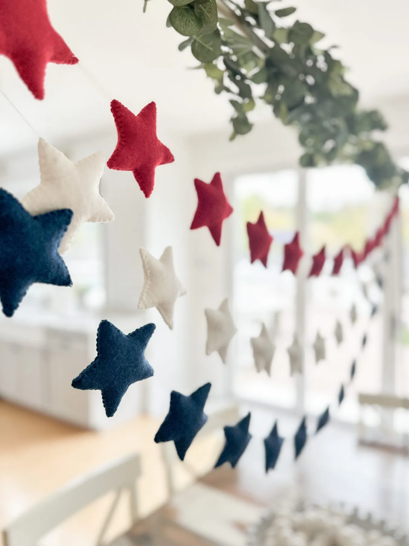 4 felt star banner - Fairfield World