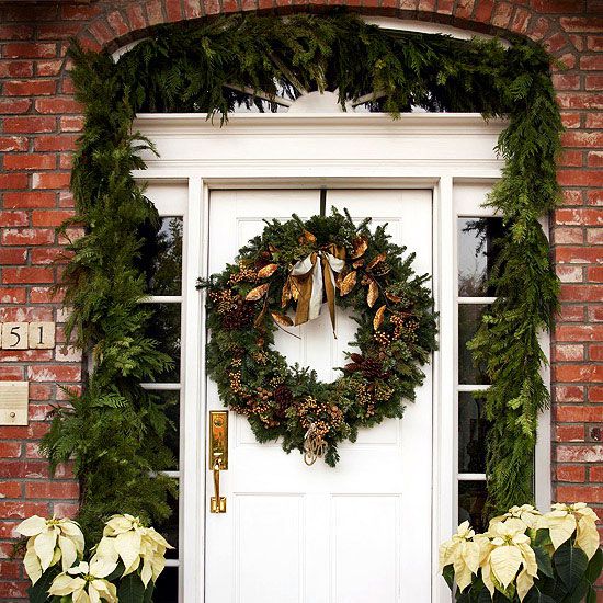 40 Festive Ideas for Front Door Christmas Decorations