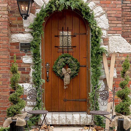 40 Festive Ideas for Front Door Christmas Decorations
