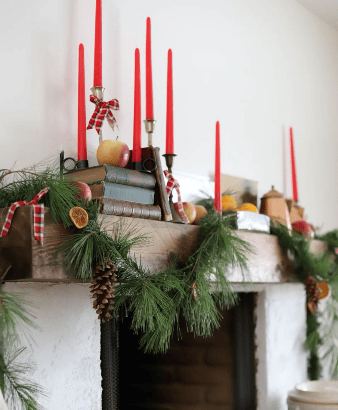49 Creative Ideas for Decorating Your Mantle for Christmas - Authentic Christmas