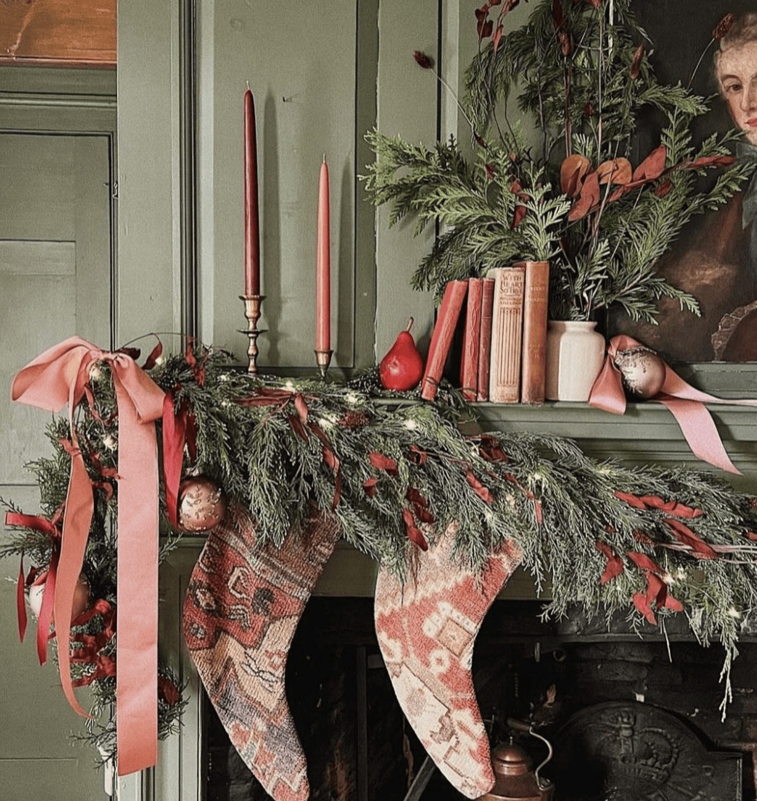 49 Creative Ideas for Decorating Your Mantle for Christmas - Authentic Christmas