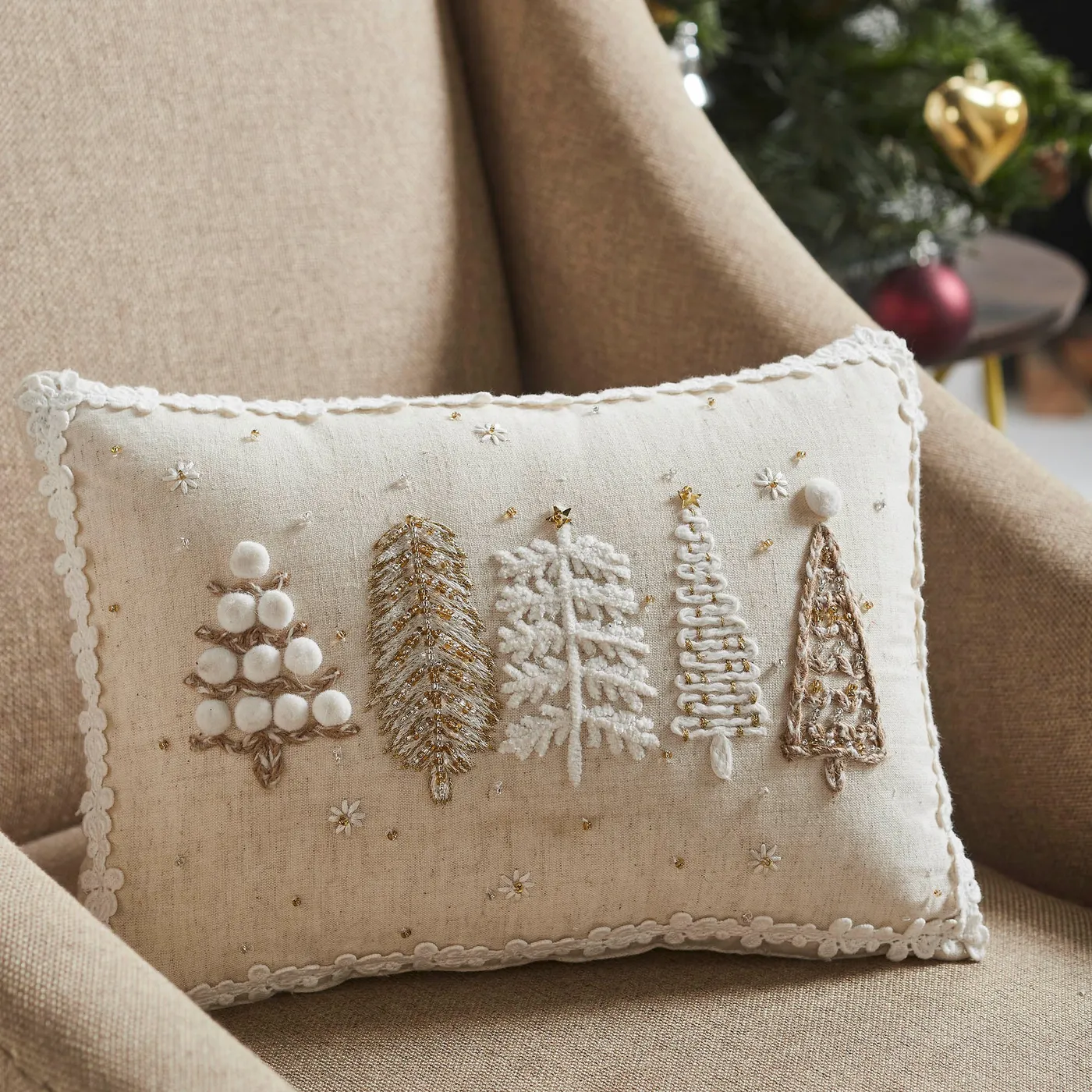 5 Christmas Trees White Pillow 14x10 – Beth's Country Primitive Home Decor