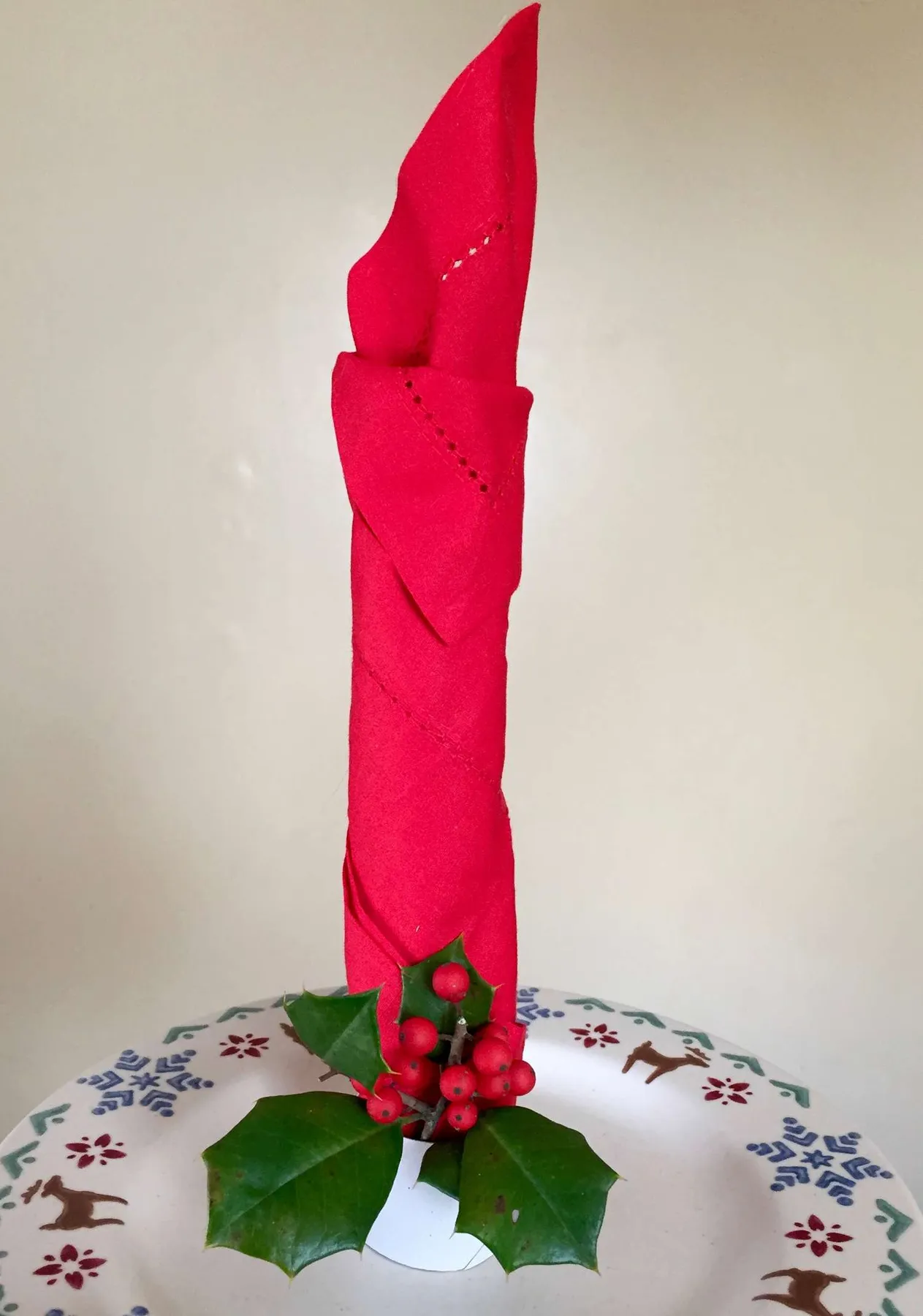 5 Easy, Festive Napkin Folds for the Holidays