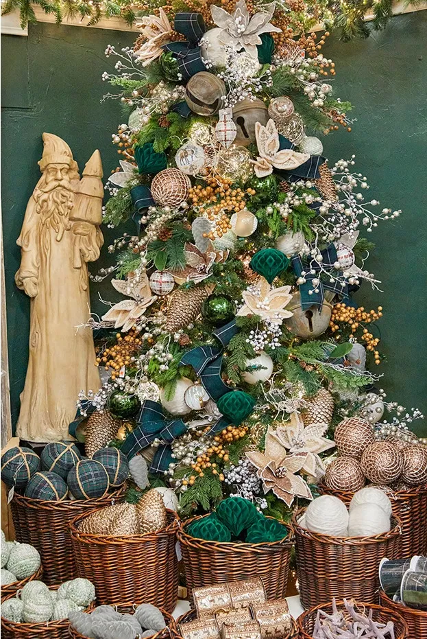 5 Enchanting Christmas Themes - Decorator's Warehouse