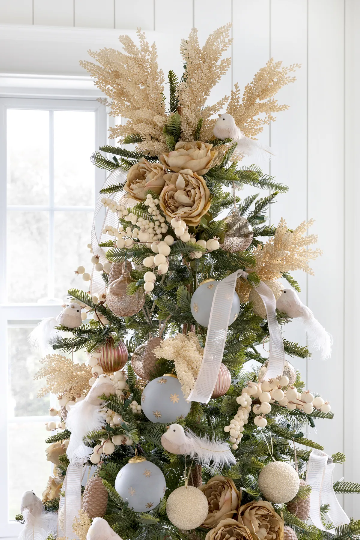 5 Tips for Decorating Your Christmas Tree | Bria Hammel Interiors