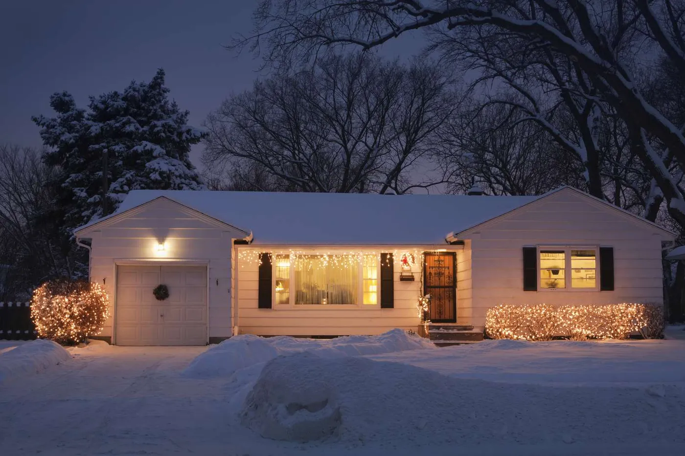 51 Outdoor Christmas Lights Ideas to Brighten Your Holiday