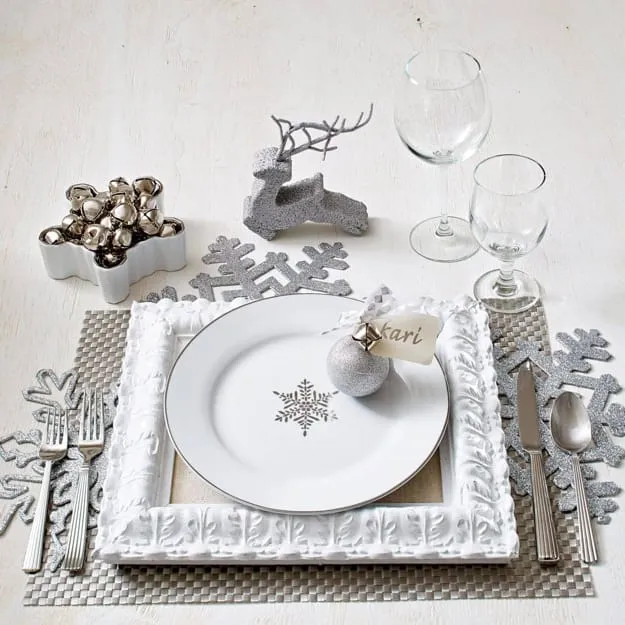 55 Christmas Table Setting Ideas, Traditional and Original Table Decorations and Centerpieces