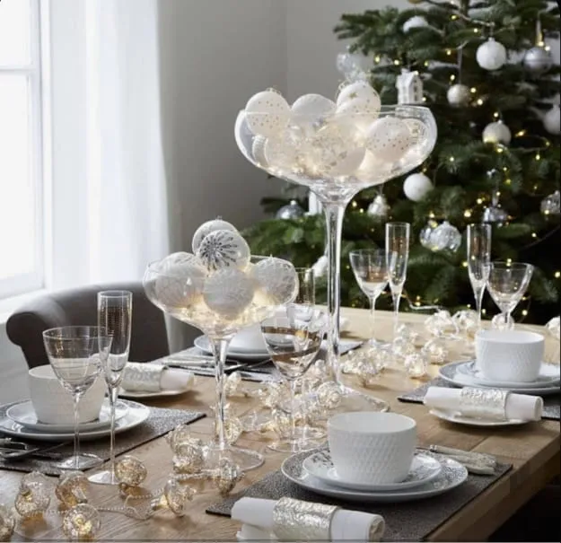 55 Festive Winter Centerpiece Ideas, Setting Beautiful Holiday Tables