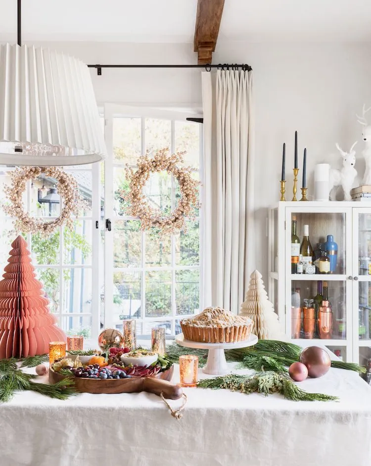 56 Christmas Table Decorating Ideas for Holiday Cheer