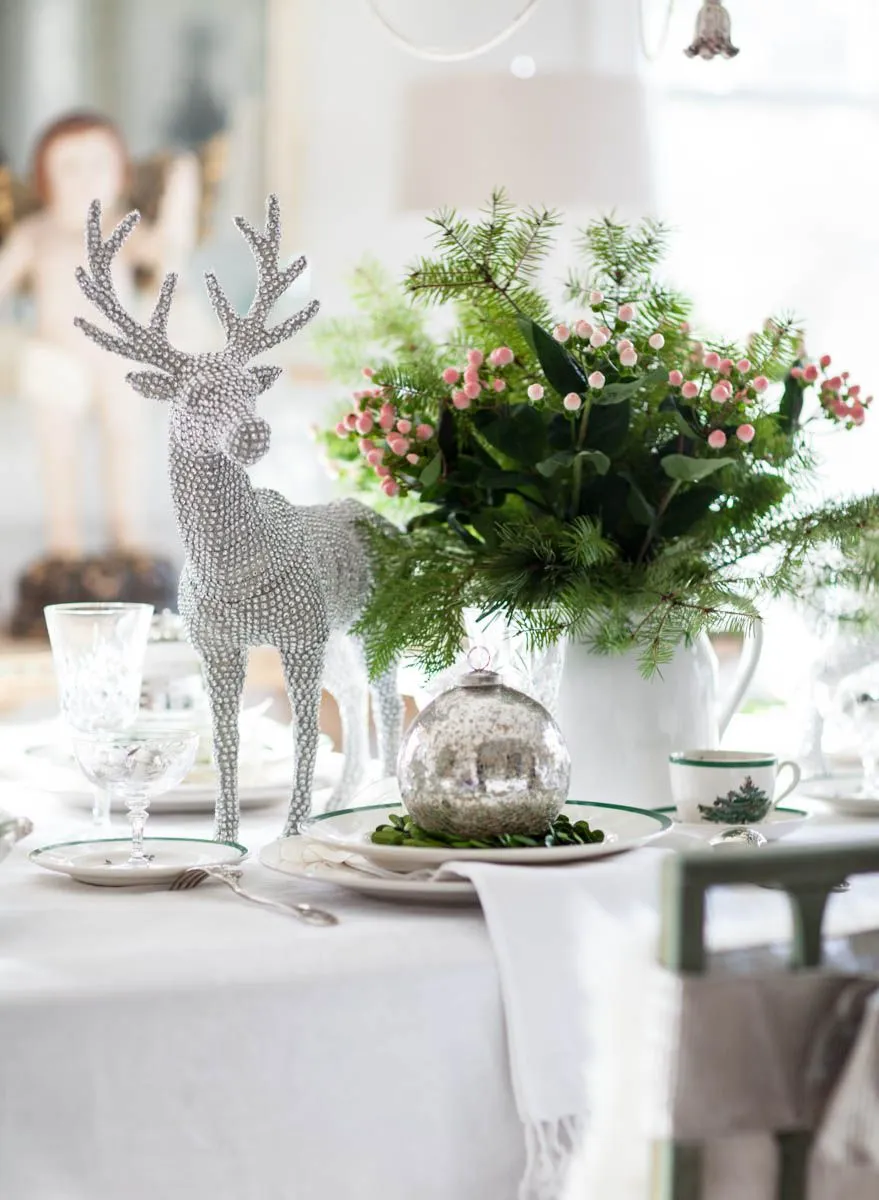 56 Christmas Table Decorating Ideas for Holiday Cheer
