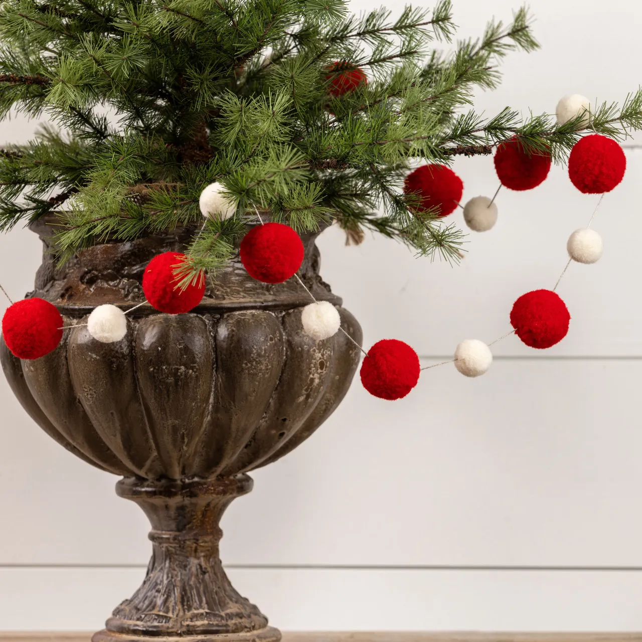 6' RED & WHITE POM POM GARLAND - Ragon House