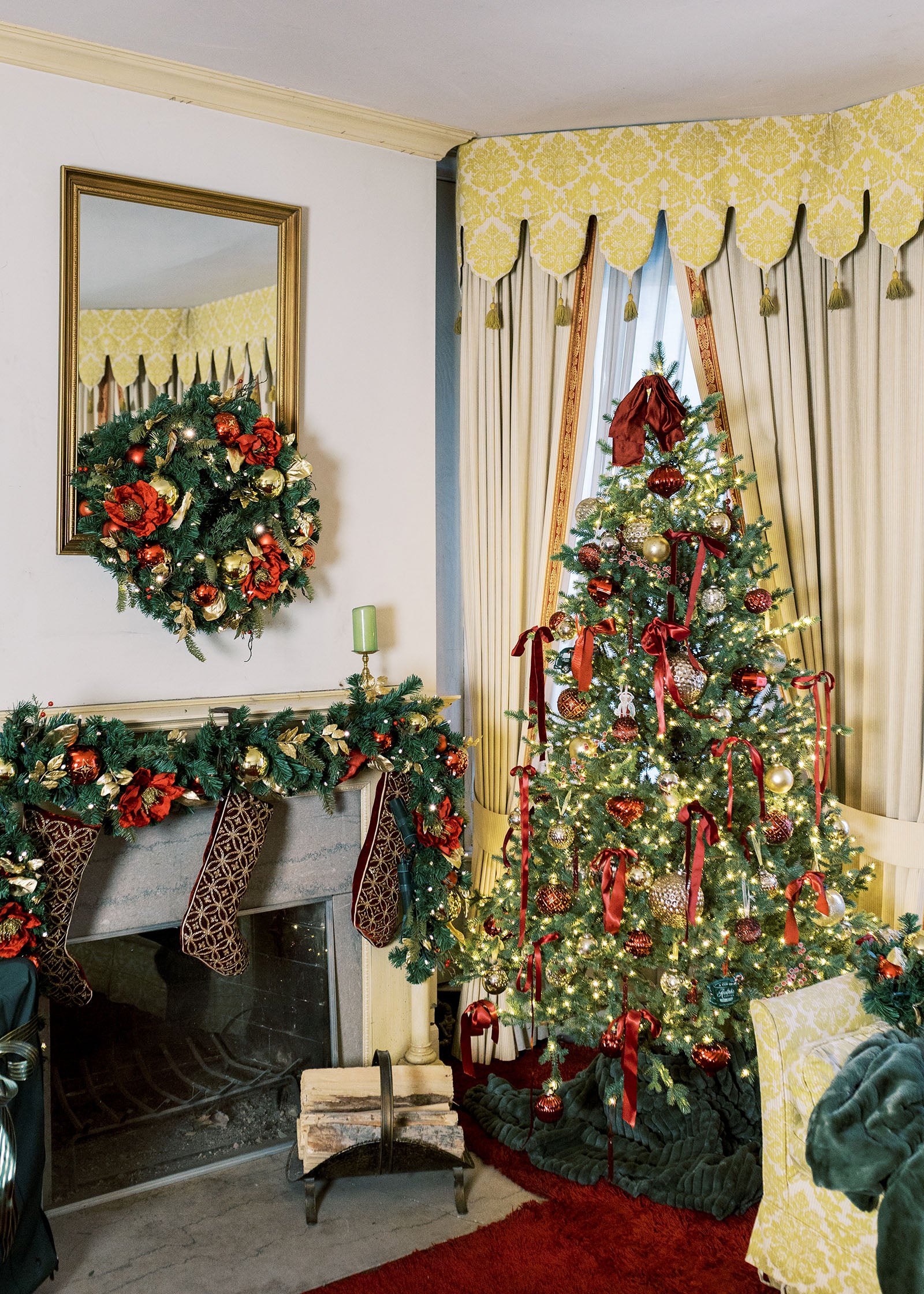 6 Unique Christmas Themes to Try in Your Home This Year