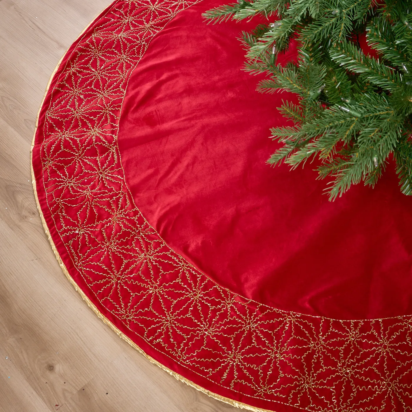 66' Red & Gold Poinsettia Tree Skirt – The Christmas Palace
