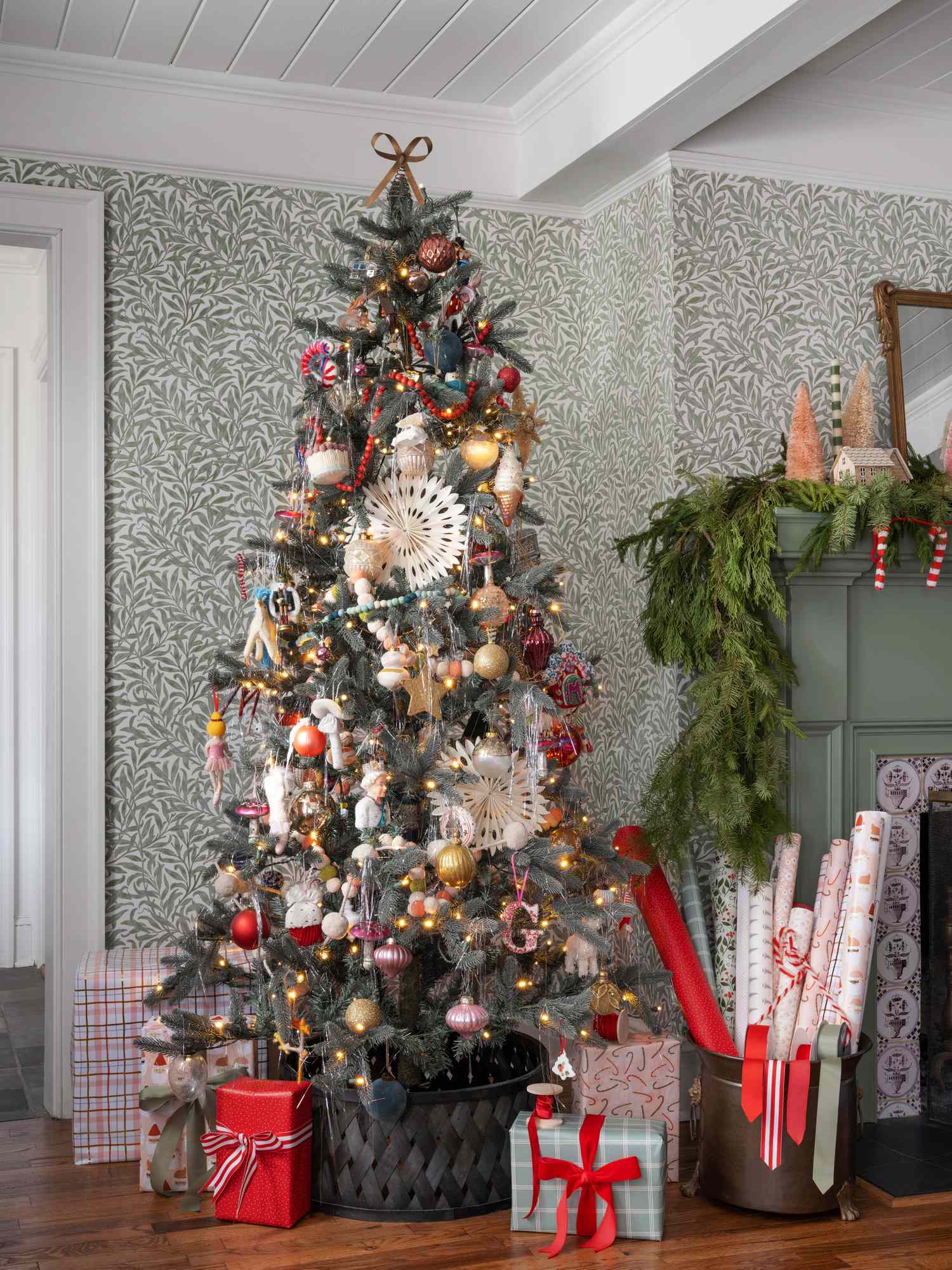 8 Budget-Friendly Ideas for a DIY Christmas Tree Collar
