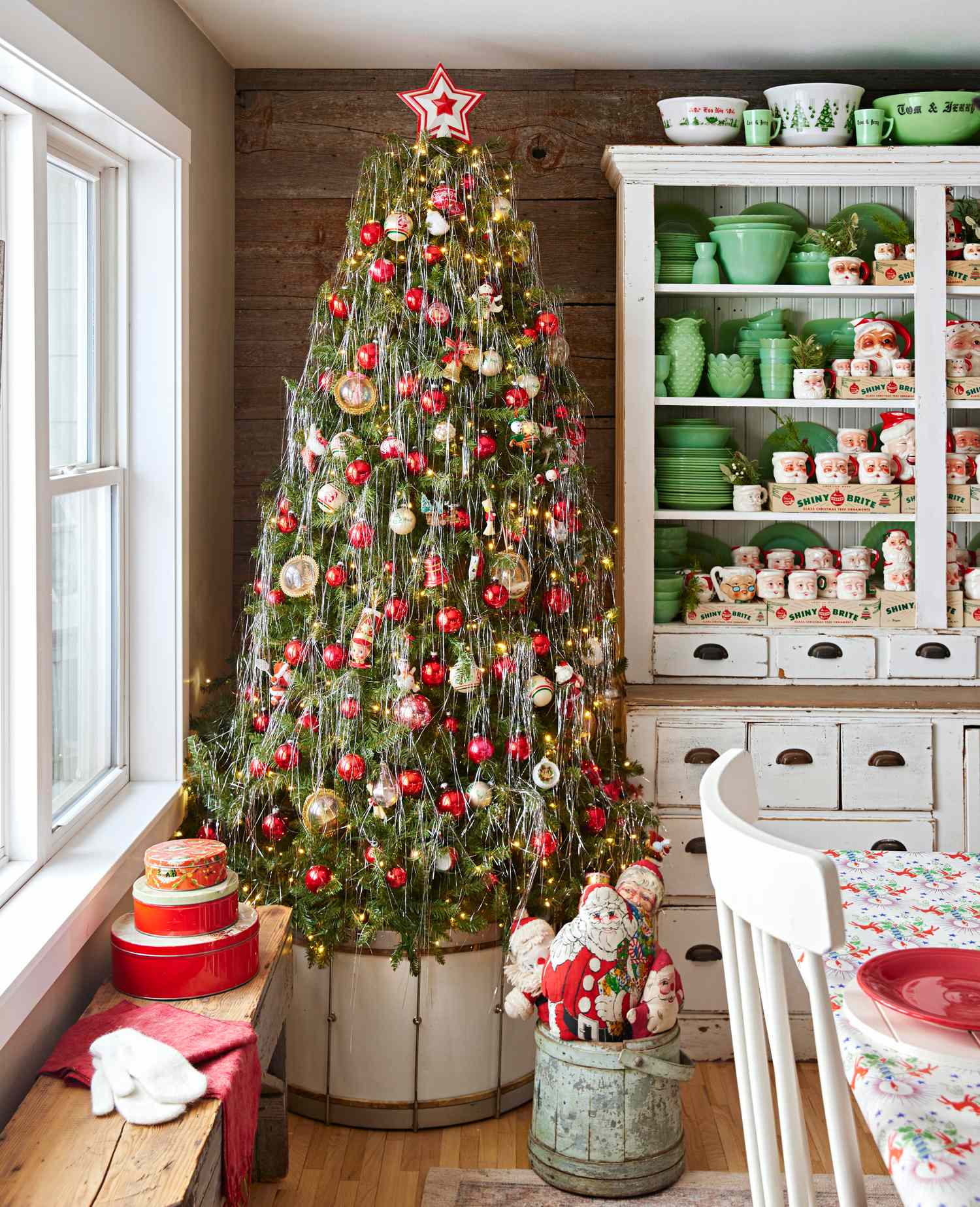 8 Budget-Friendly Ideas for a DIY Christmas Tree Collar