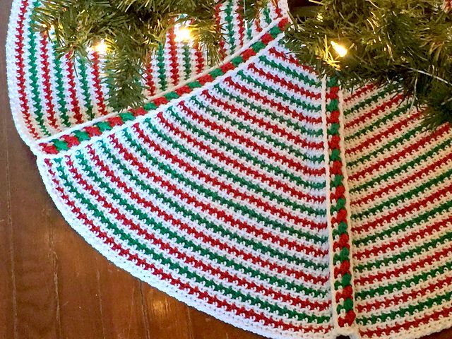 9 Christmas Tree Skirts to Crochet