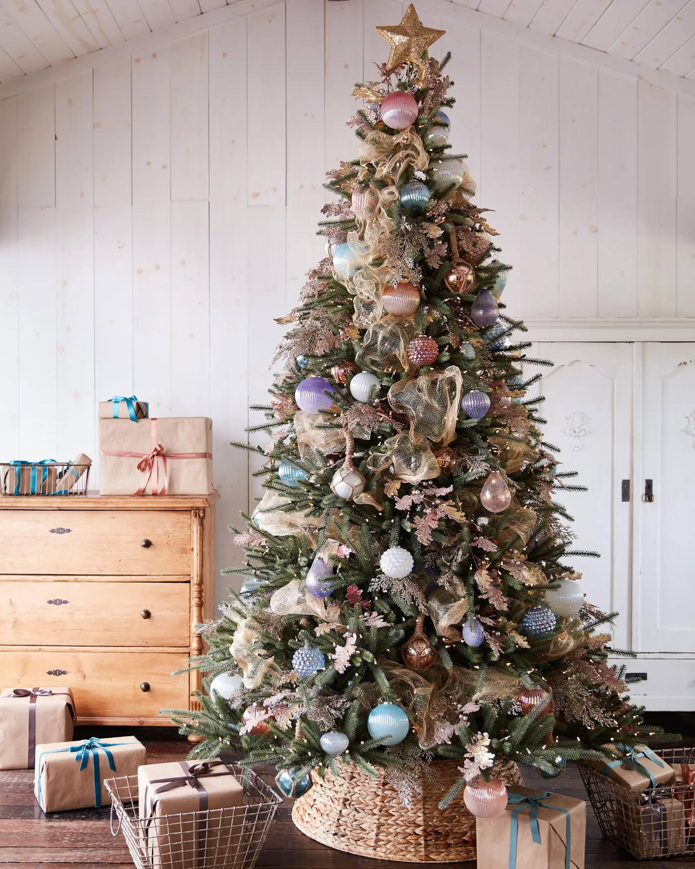 9-Foot Elegant Metallic Blue, Silver, White Wood Bead Solid Wood Decorative  Silver Bead Christmas Tree