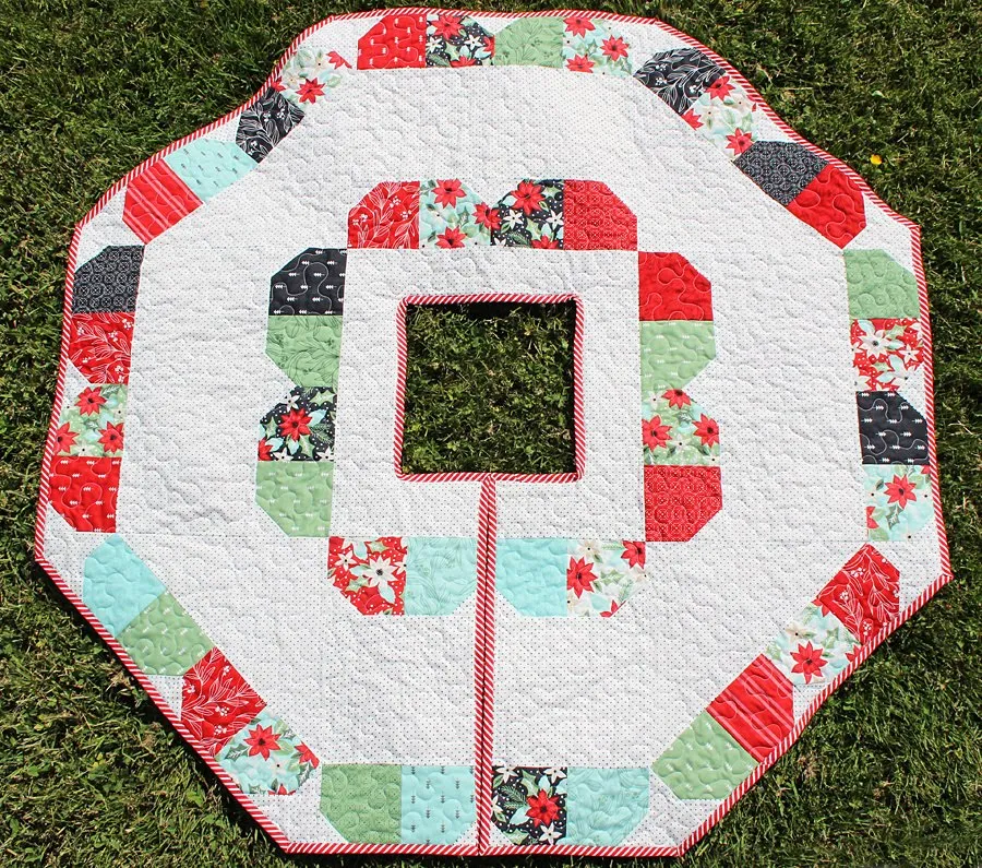 A Bit of Scrap Stuff - Sewing, Quilting, and Fabric Fun: Charm Pack Tree Skirt - Little Tree