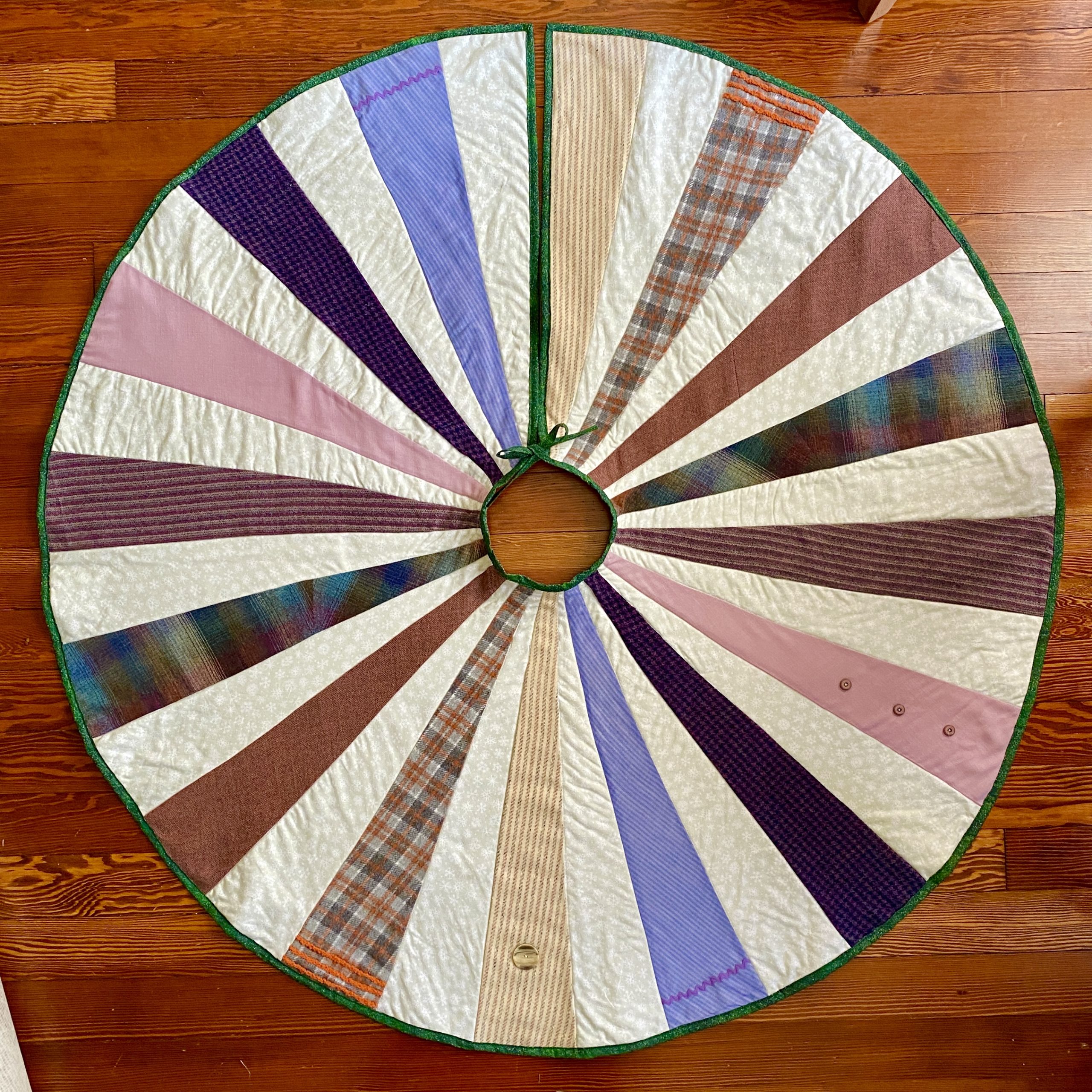 A Cherished Christmas Tree Skirt – Made Sew Happy